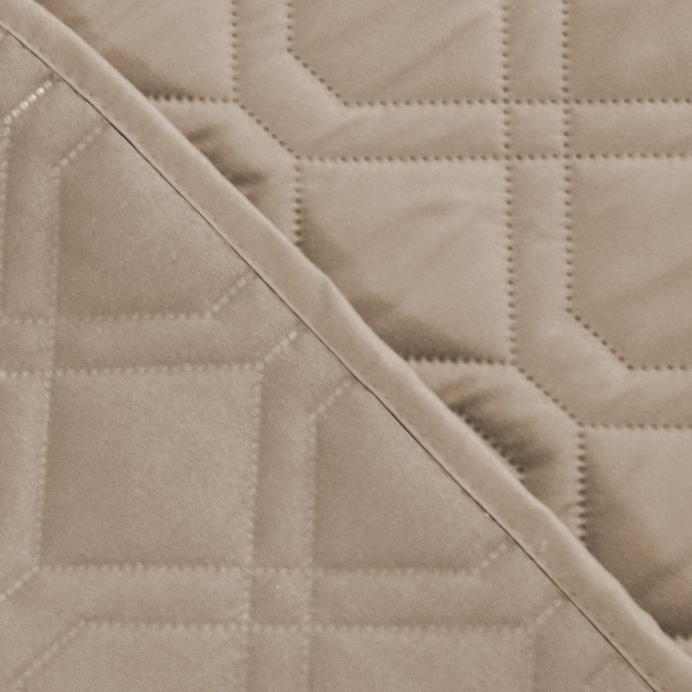 Manta Ameritex protege muebles sin perder estilo por su reversibilidad