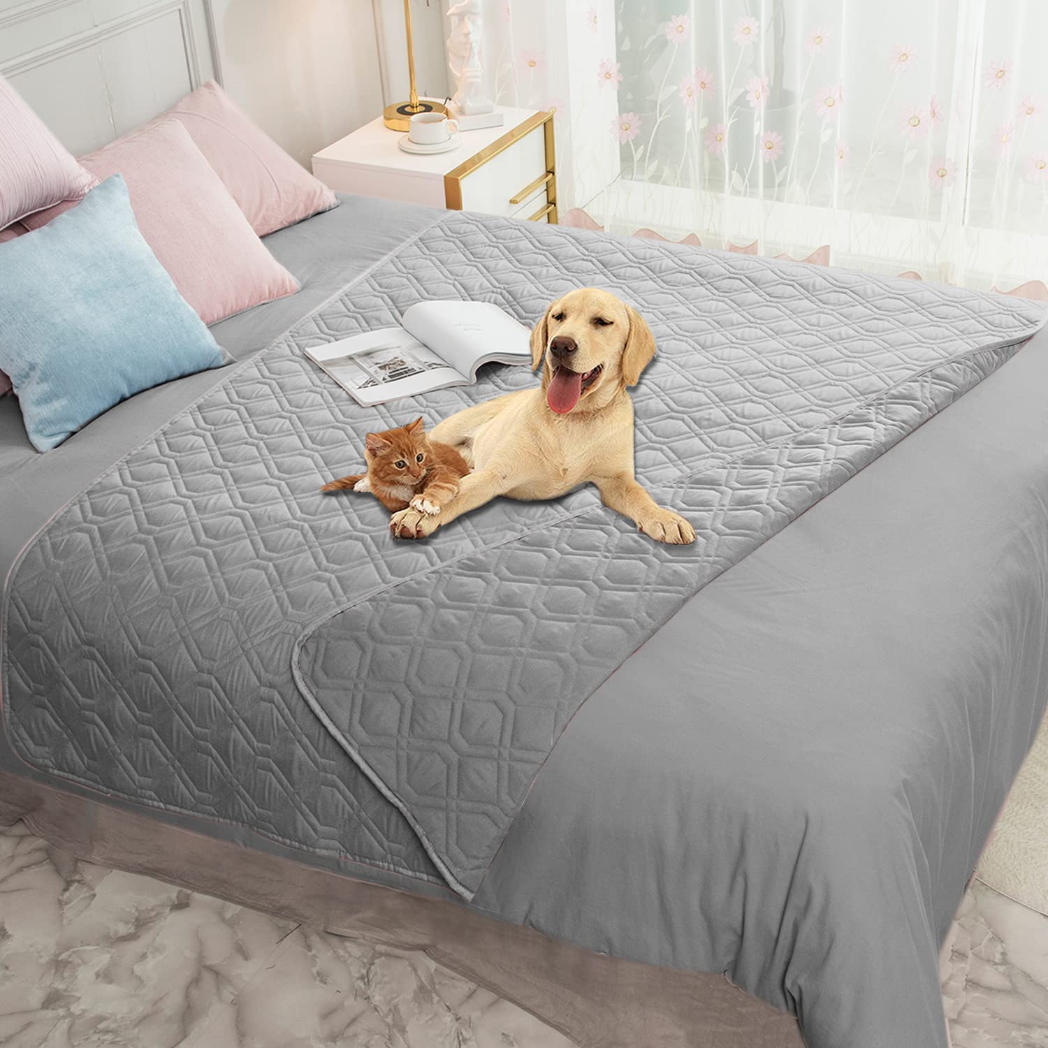 Ameritex manta impermeable reversible para perro sobre sofá, protección duradera del mobiliario.