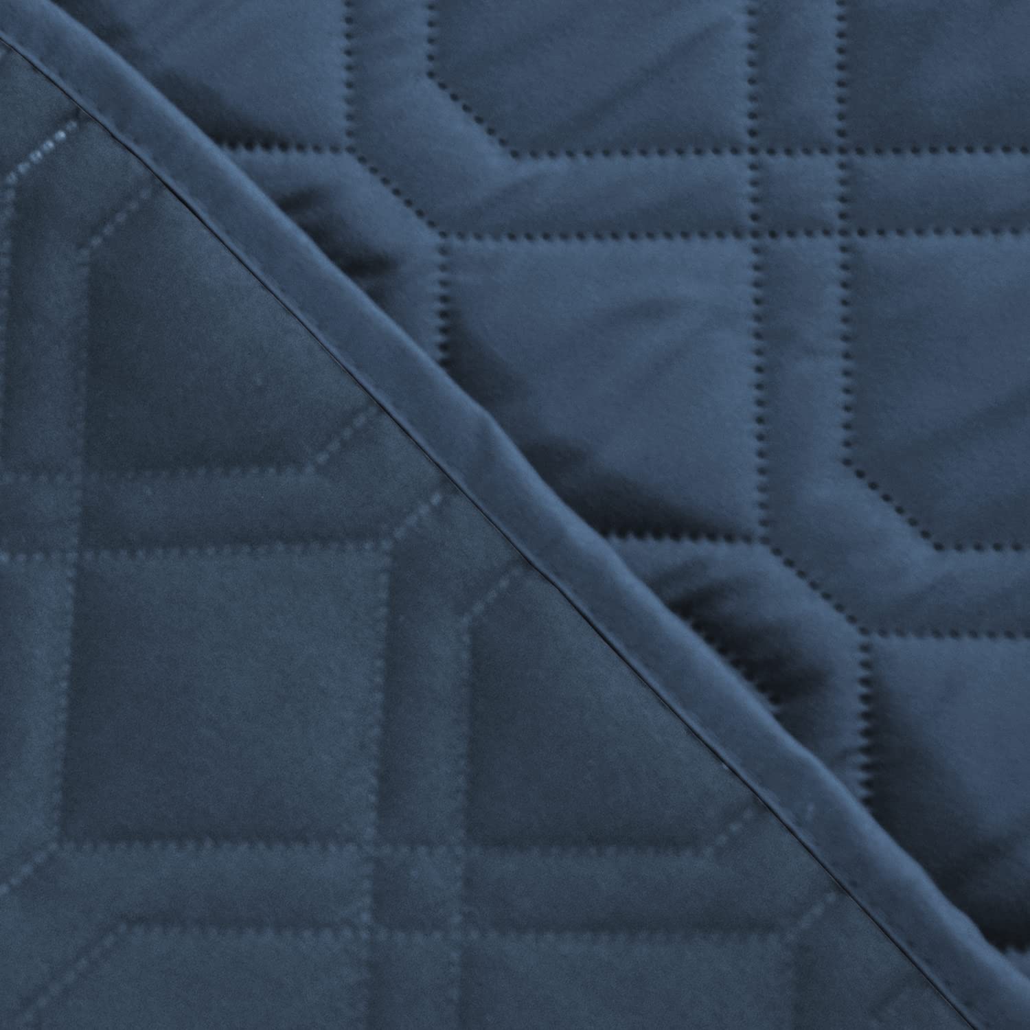 Ameritex uso práctico en cama, sofá y sillón para protección continua.