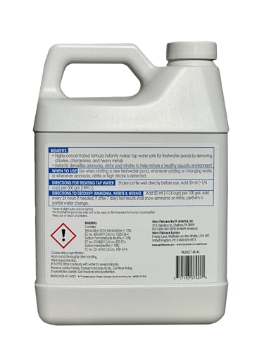 API Pond Aqua Essential se vierte en el agua del estanque para eliminar cloro y cloraminas.