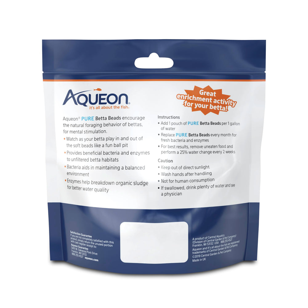 Aqueon PURE Betta Beads en agua suave, recomendado para bettas.