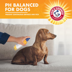 Arm & Hammer para Mascotas contiene bicarbonato para desodorizar suavemente.