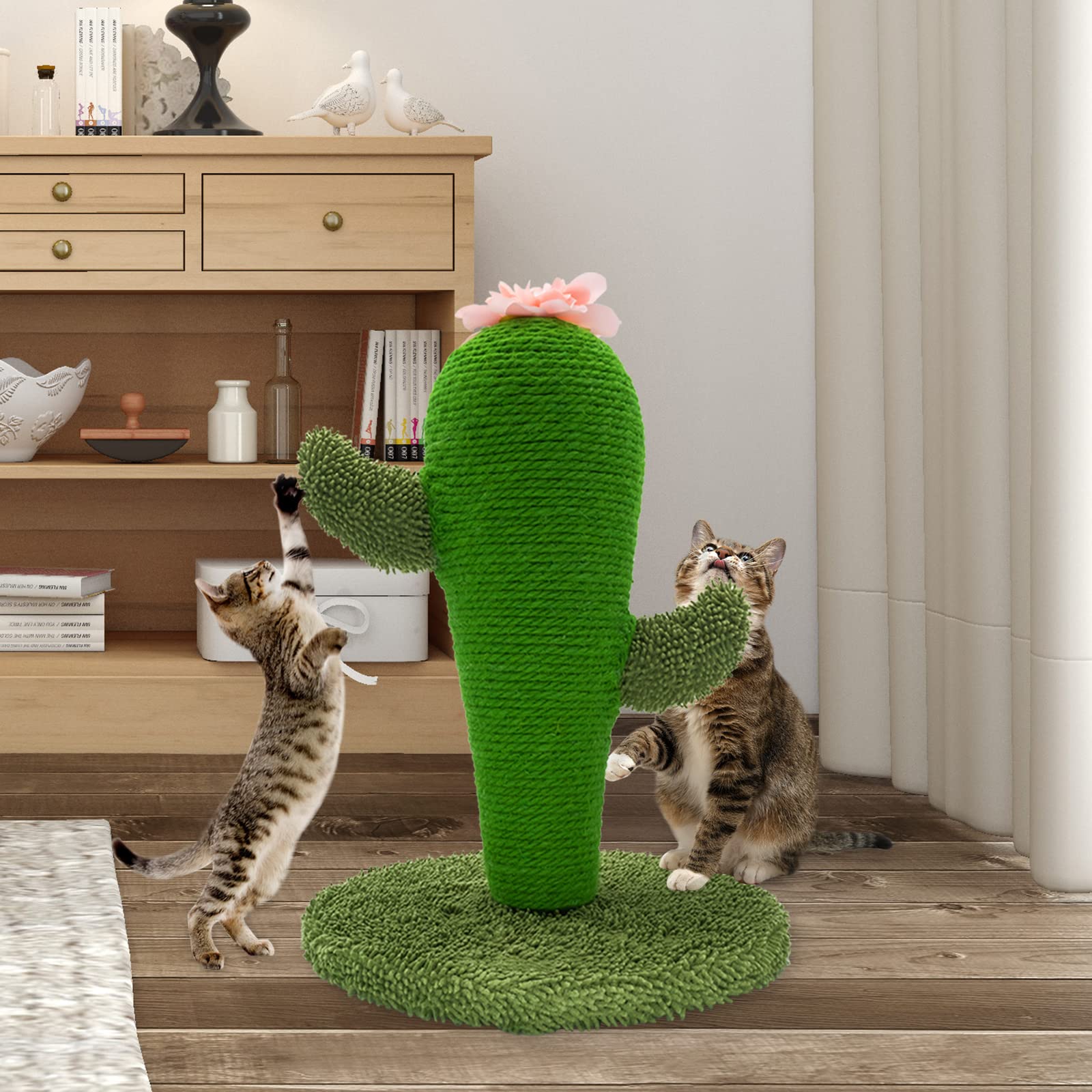 AUSCAT materiales premium: sisal y felpa para rascado entretenido.