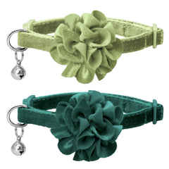 azuza collar gato floral con cascabel para localizarlo fácilmente al exterior.