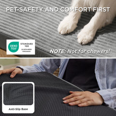 Bedsure ComfyFleece base antideslizante mantiene la cama estable en suelos lisos.