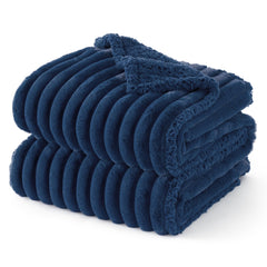 Bedsure ComfyFleece cobertor para perro grande en azul marino, protección y confort.