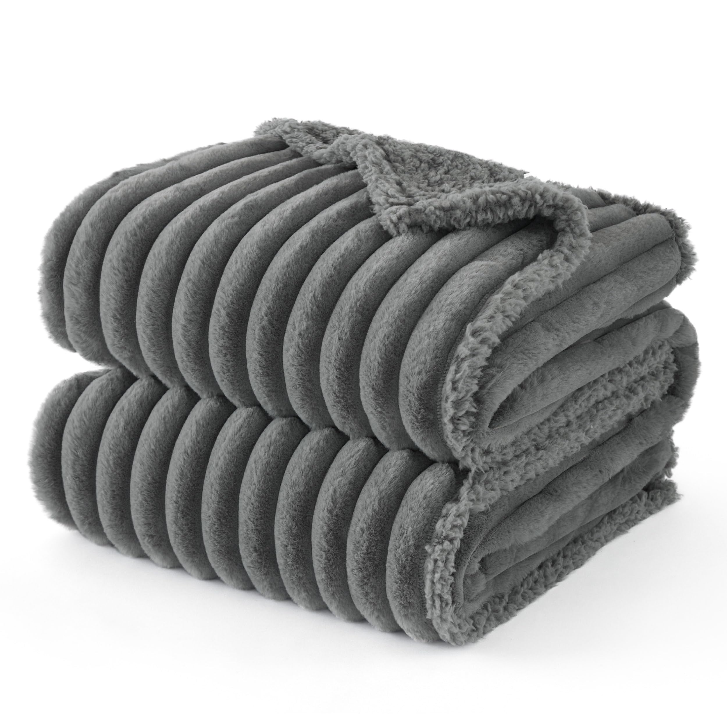Manta impermeable Bedsure para perros grandes sobre el sofá, protección contra derrames