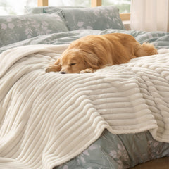 Bedsure ComfyFleece manta impermeable para perro grande, ideal para cama