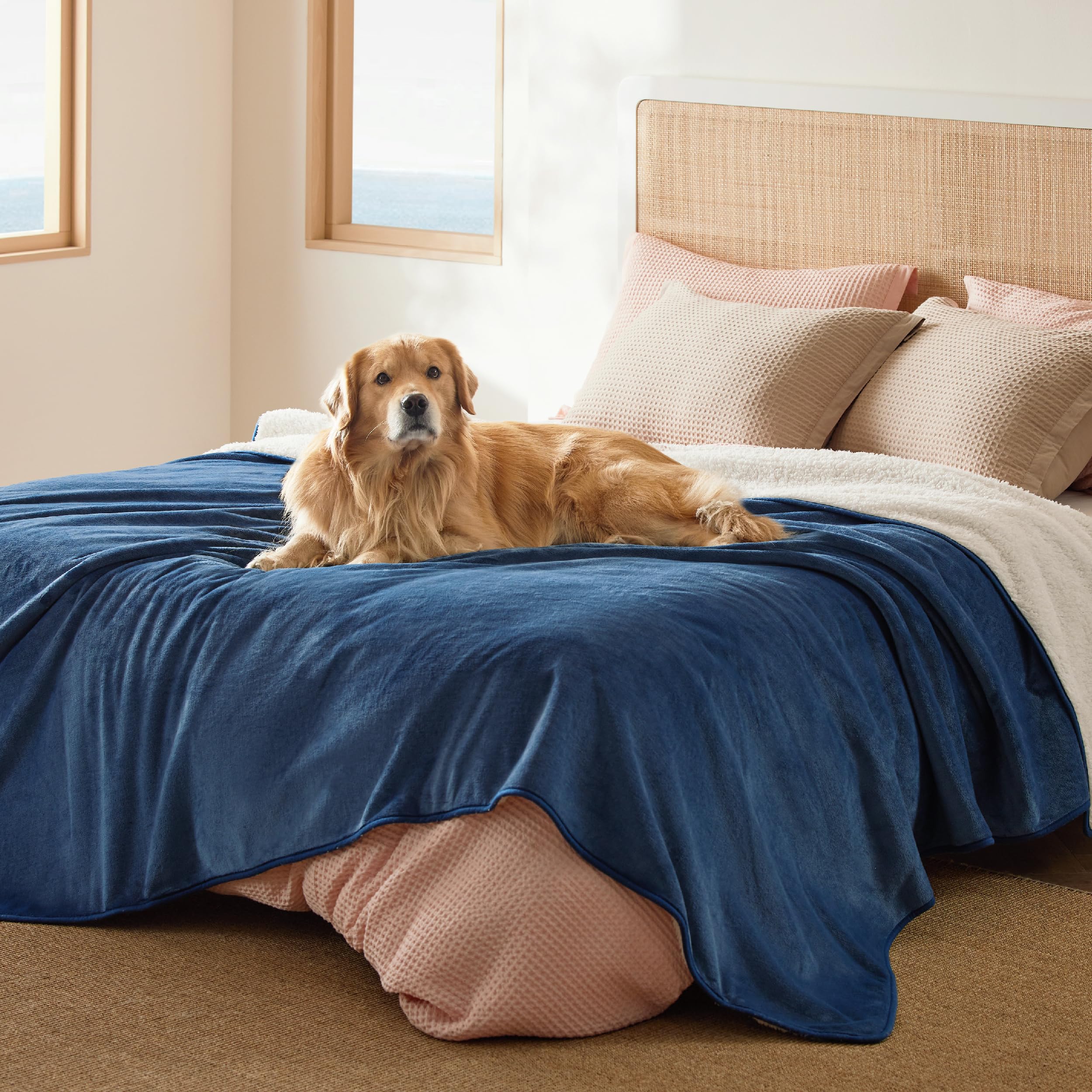 Bedsure manta impermeable con Sherpa azul protege muebles y derrames.