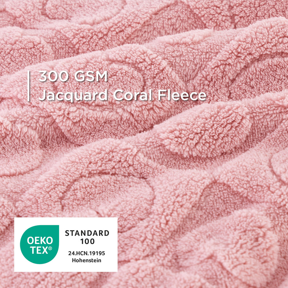 Bedsure manta para mascota rosa, uso diario en sofá y cama.