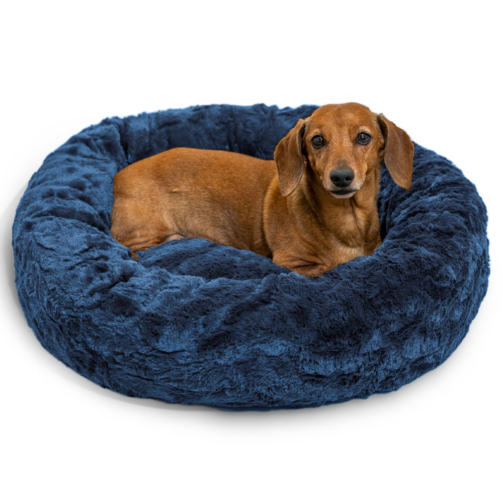 Cama donut Best Friends Sheri en azul marino ofrece refugio cálido para mascotas pequeñas.