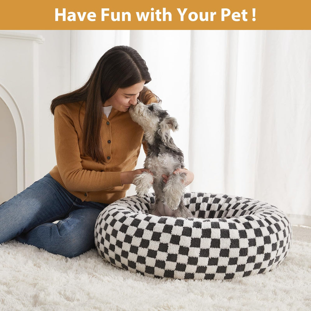 Apta para mascotas de tamaño medio hasta 30 libras, ideal para cachorros y gatitos.