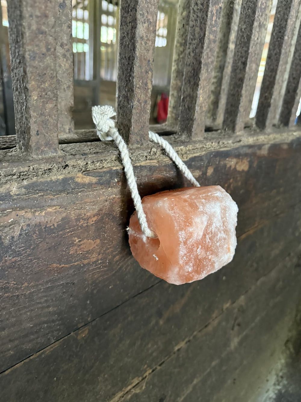 Bloque de sal Himalayo para ganado, ayuda a completar minerales diarios.