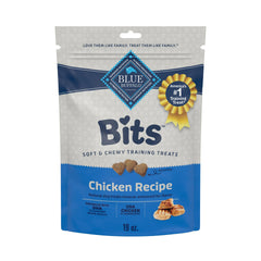 Sac BLUE Bits montrant les friandises au poulet pour l'entraînement canin.