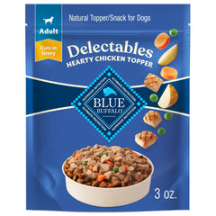 Blue Buffalo Delectables trozos de pollo en salsa en sobre individual, complemento sabroso para comida diaria.