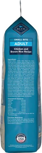 Blue Buffalo Life Protection, etiqueta que indica sin subproductos de pollo.