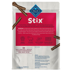 Blue Buffalo Stix estilo pepperoni, bocados aptos para recompensas de adiestramiento.