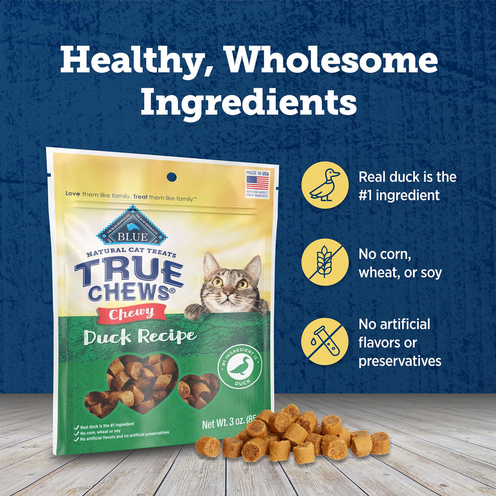 Blue Buffalo True Chews snack para gato feliz durante el juego y descanso.