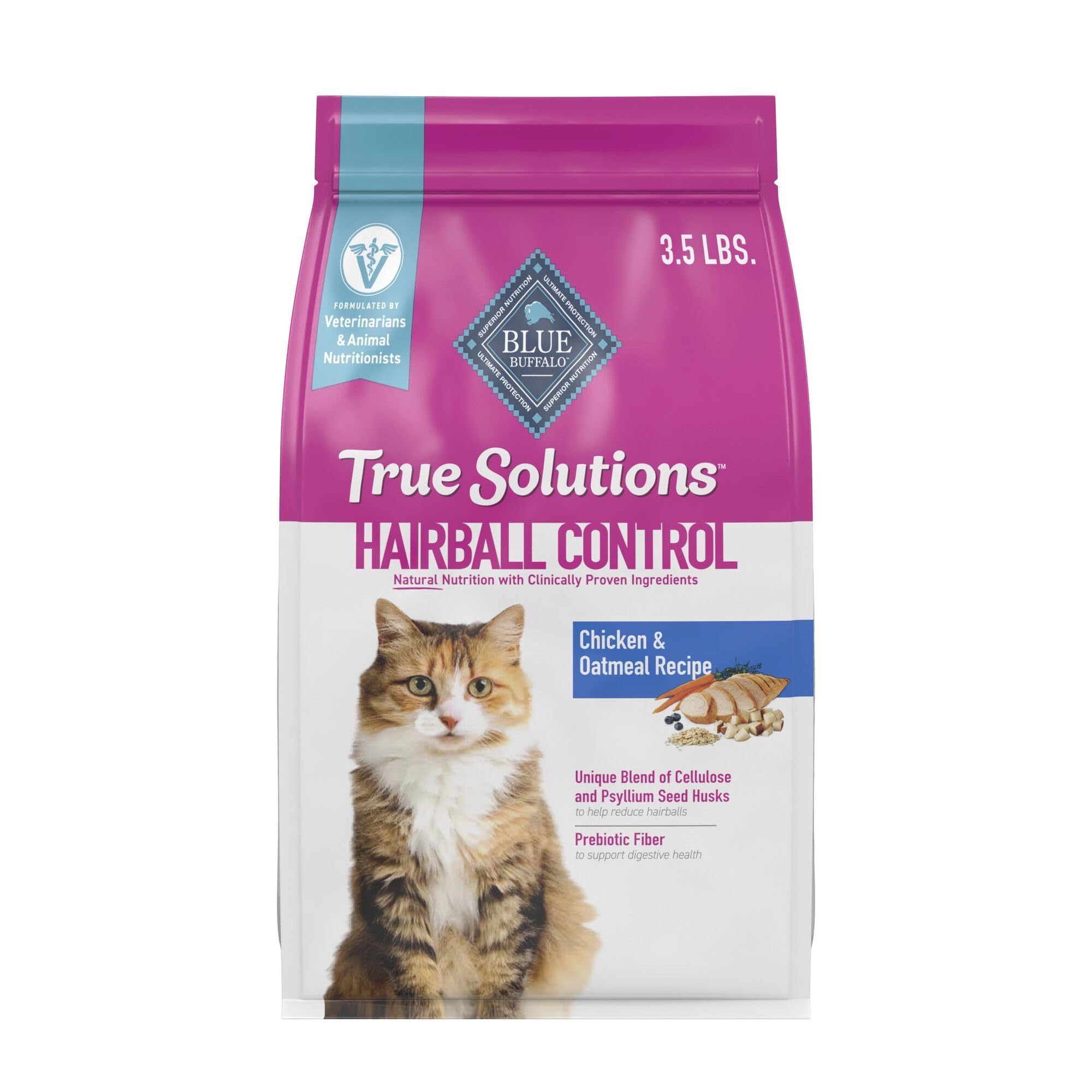 Blue Buffalo True Solutions Hairball Control frente de la bolsa, pollo real como primer ingrediente para pelaje saludable.