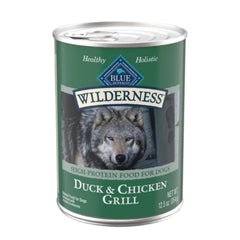 Blue Buffalo Wilderness lata pato y pollo grill para perros activos.