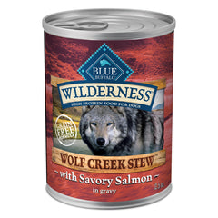 Blue Buffalo Wilderness Wolf Creek Stew con salmón en salsa; proteína alta para perros activos.