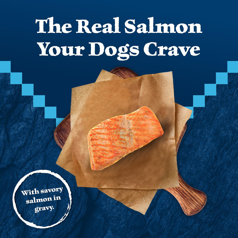 Trozos de salmón en salsa sabrosa para Wolf Creek Stew de Blue Buffalo.