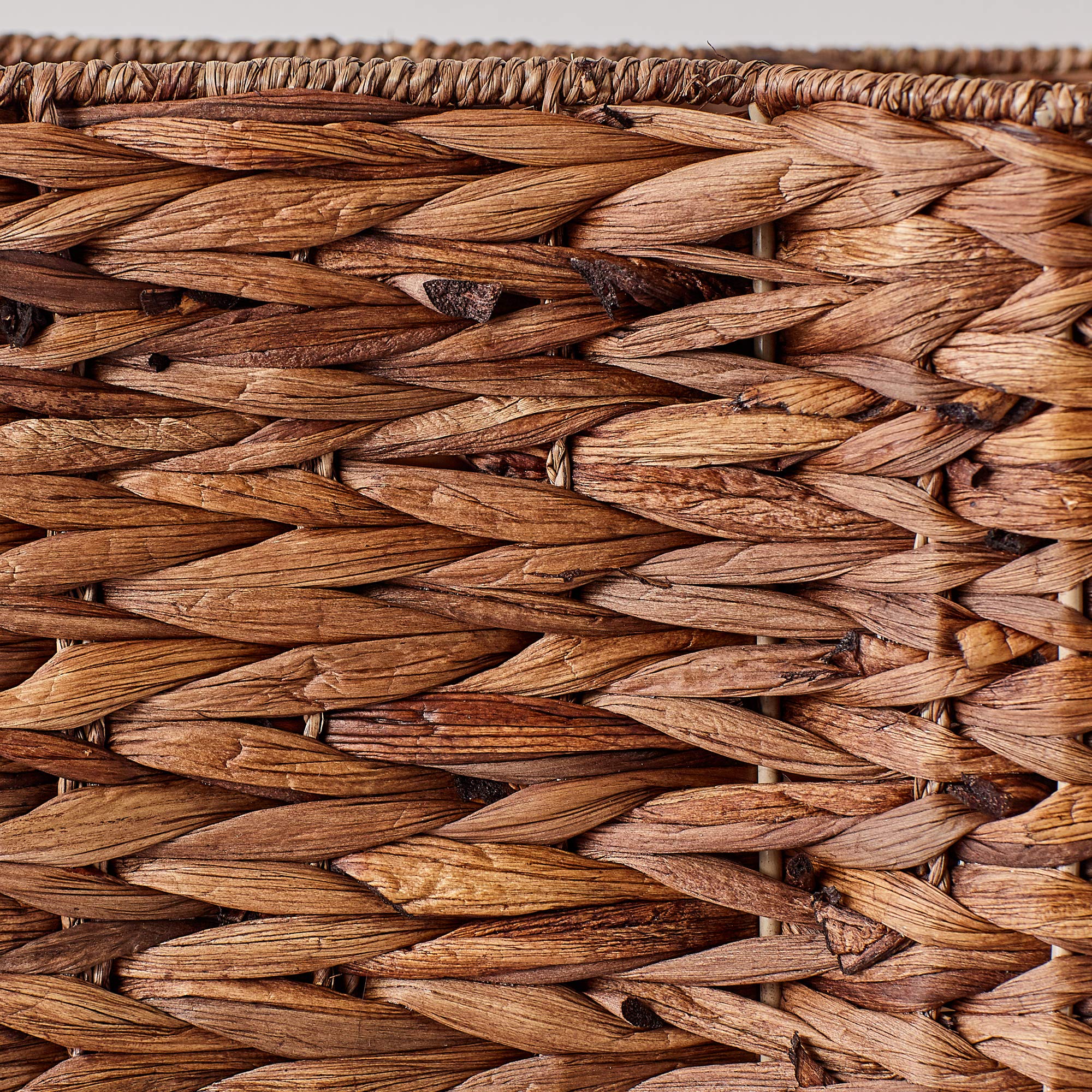 Detalle del tejido natural jacinto de agua en la cesta Bone Dry.