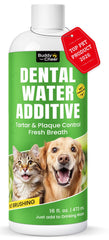 BuddyCheer: botella volcando en cuenco de agua para limpieza bucal del perro.