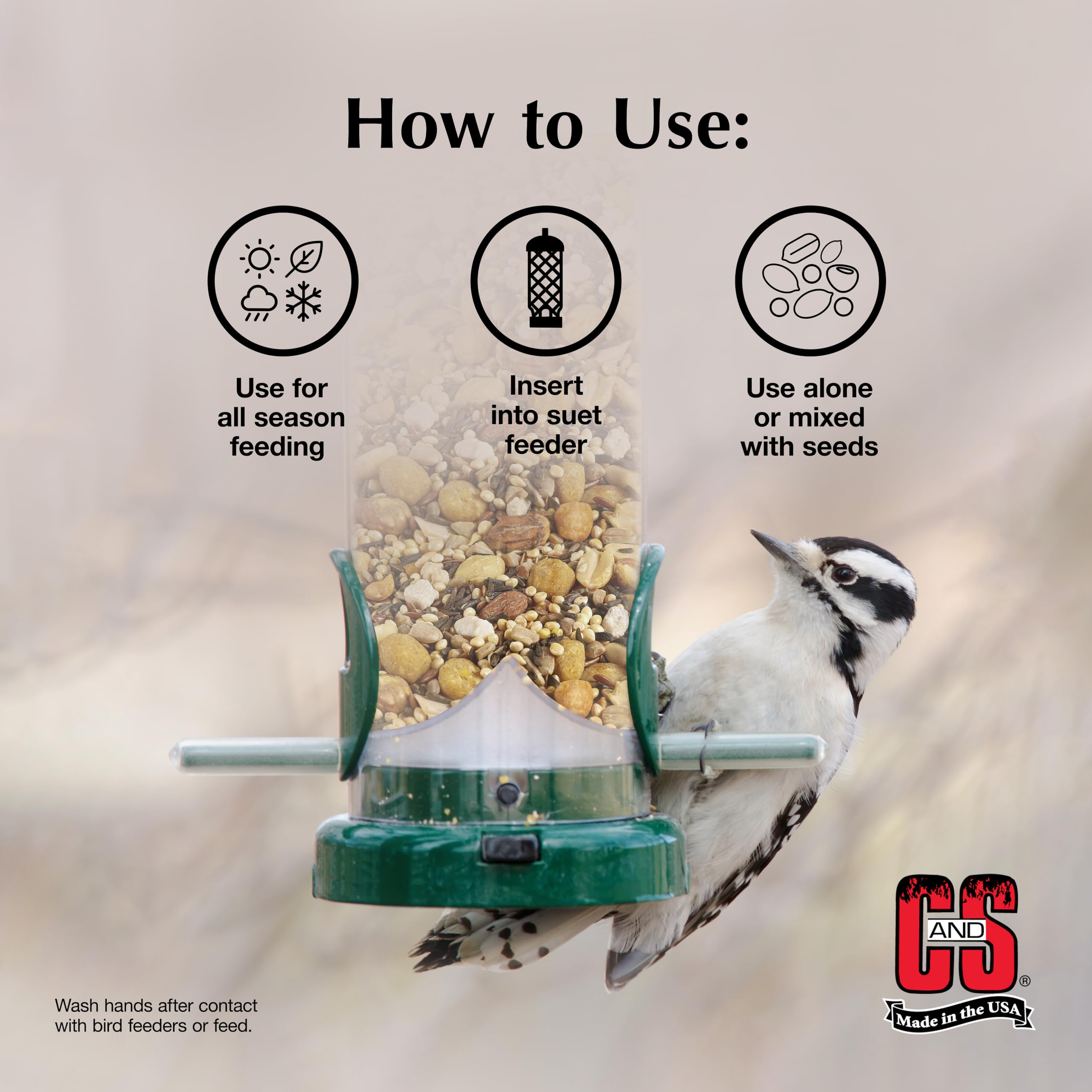 Uso de trocitos Woodpecker en comedero de plataforma para aves.