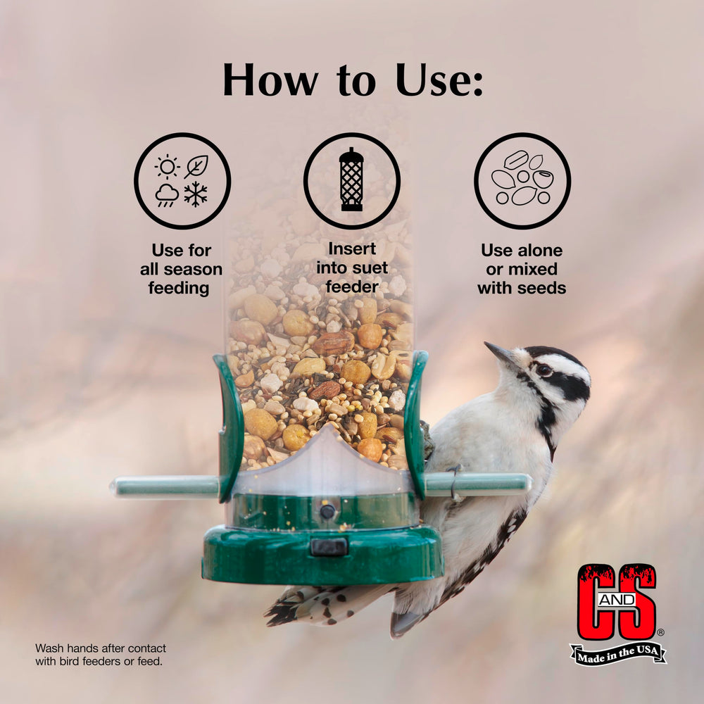 Uso de trocitos Woodpecker en comedero de plataforma para aves.