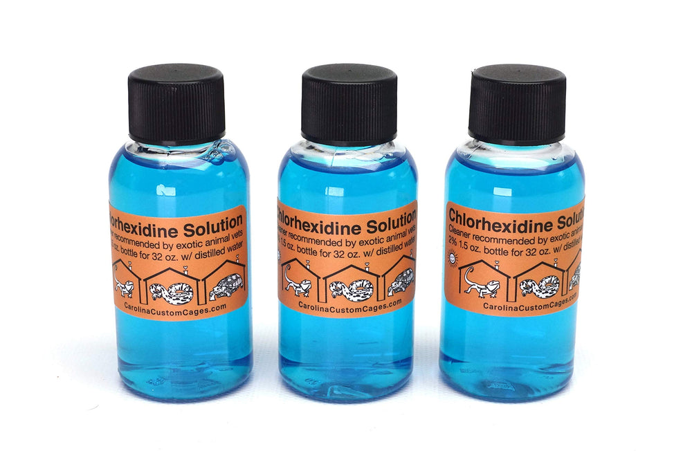 Carolina Custom Cages: solución de clorhexidina 2% en botella rociadora para limpieza segura del hábitat.