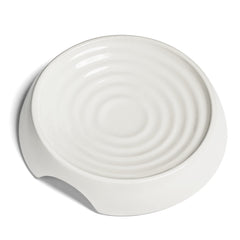 CatGuru tazones para gatos cerámicos, vista frontal, diseño poco profundo facilita comer cómodo.