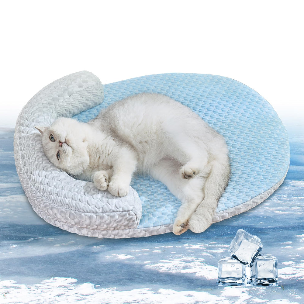 CATISM Cama para gatos con diseño en U que ofrece apoyo ergonómico.