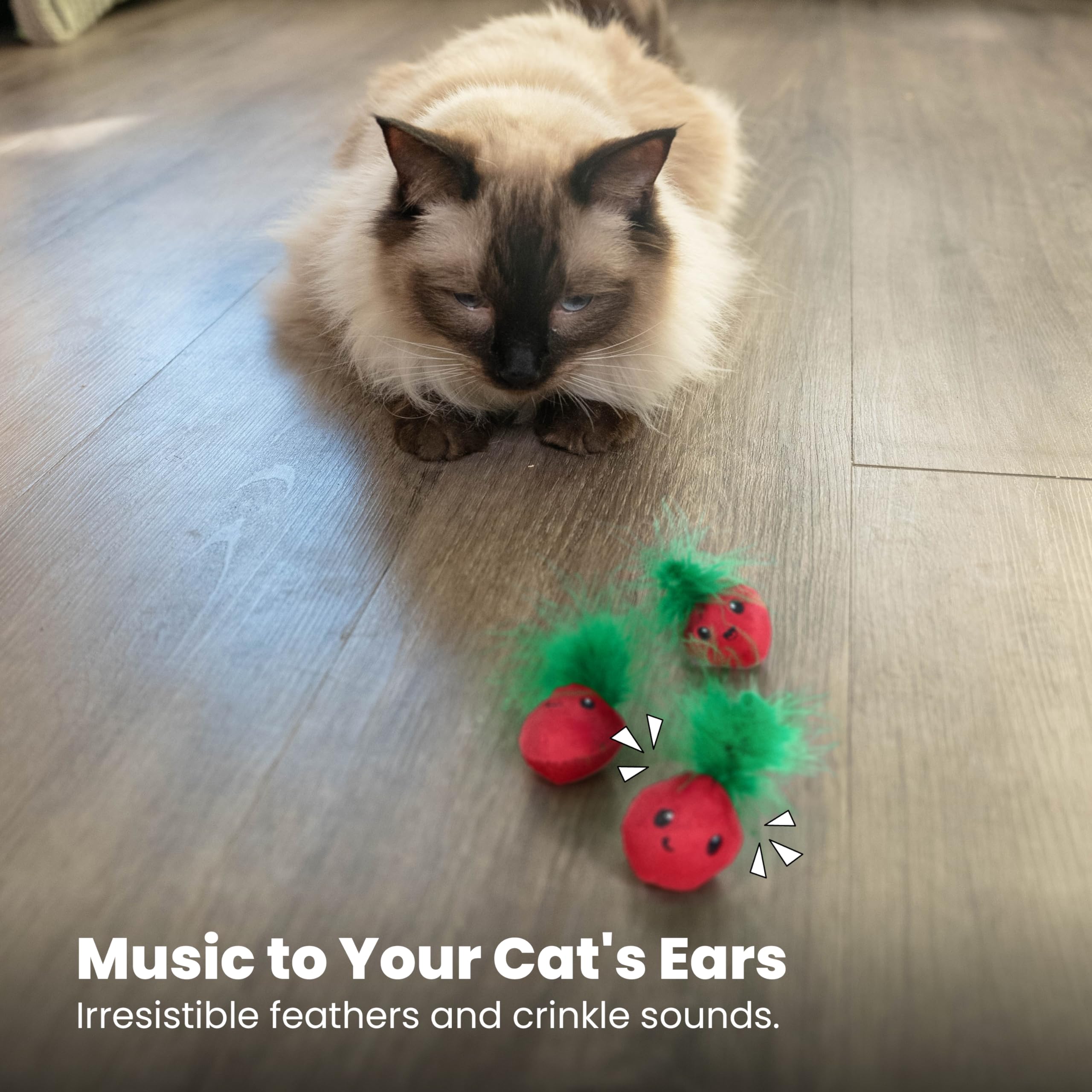 Catstages Strawbabies hierba gatera embebido, atrae gatos en juego enérgico.