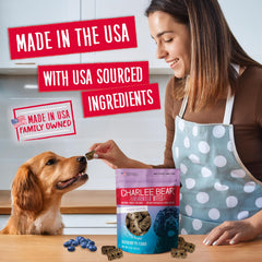 Ingrédients simples: avoine, miel et myrtilles pour Charlee Bear Bearnola Bites