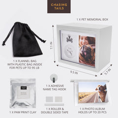 Chasing Tails urna para perro blanca, tapa magnetica cerrada para seguridad.