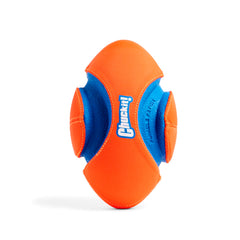 Chuckit! Fumble Fetch diseño ranurado para agarre cómodo durante el juego.