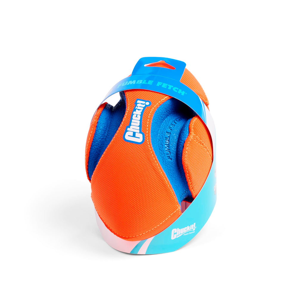 Chuckit! Fumble Fetch flota en agua para juegos en piscina o playa.
