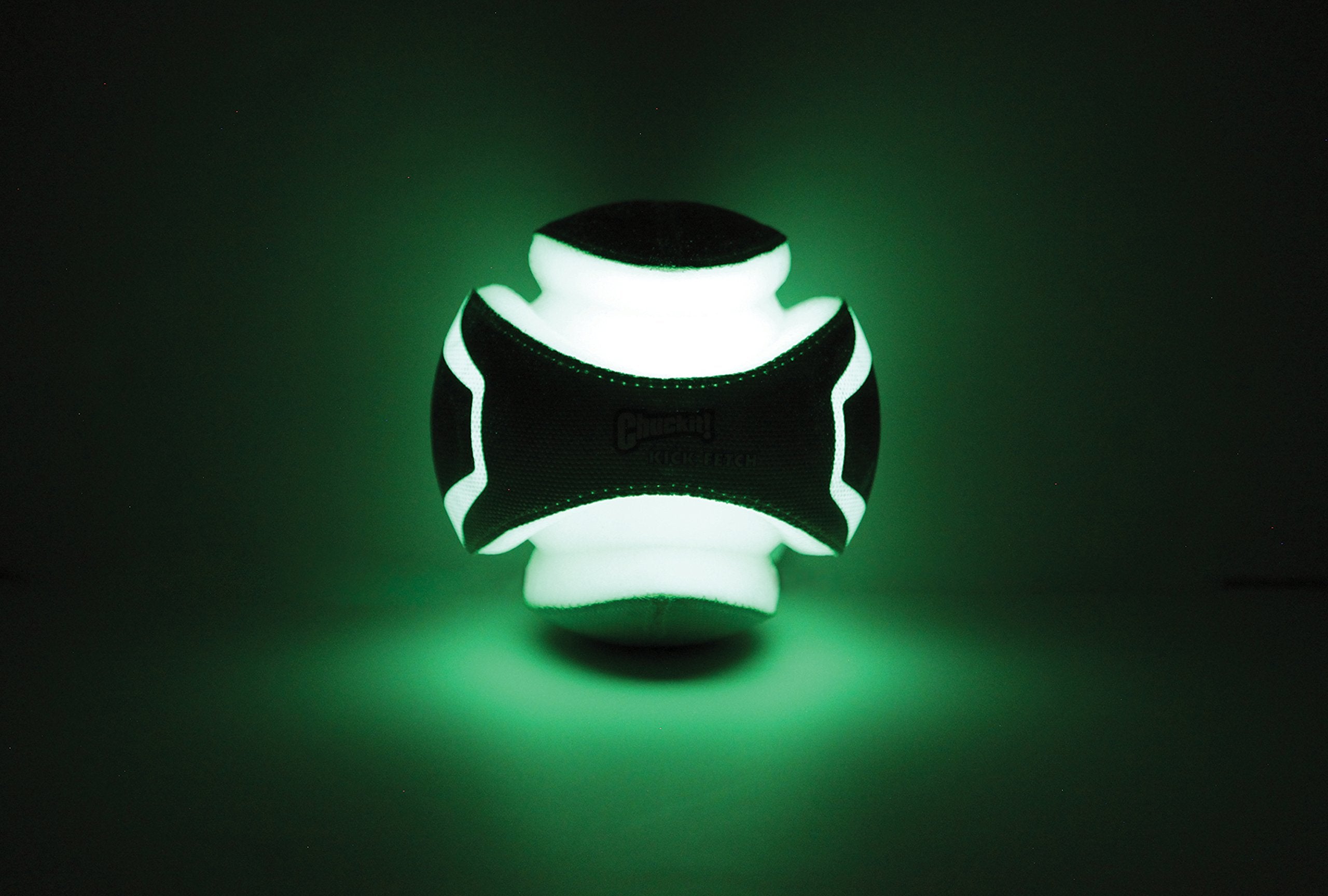 ChuckIt! Kick Fetch con agarre fácil, recoge la pelota rápidamente tras el lanzamiento.