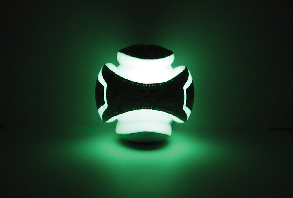 ChuckIt! Kick Fetch con agarre fácil, recoge la pelota rápidamente tras el lanzamiento.