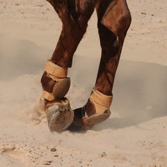 Classic Equine Pro Reiner Skid Boot cuero americano de grano suave y flexible para un ajuste cómodo.