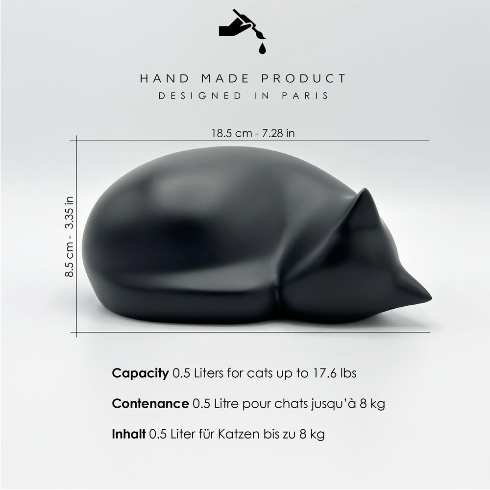 Capacidad 0,5 L para mascotas de hasta 8 kg.