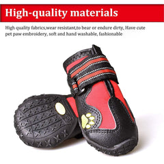 Botas para perros CovertSafe ajustables con tiras reflectantes para mayor seguridad.