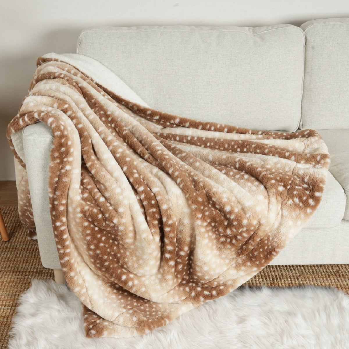 Manta COZY KISS con ciervo en el frente, suave y cálida para casa y mascota.