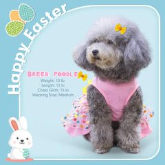 Imprimé œuf et lapin sur fond rose pour un look ludique et adorable.