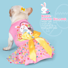 Noeud papillon jaune intégré à la robe, ajoute une touche festive et charmante.