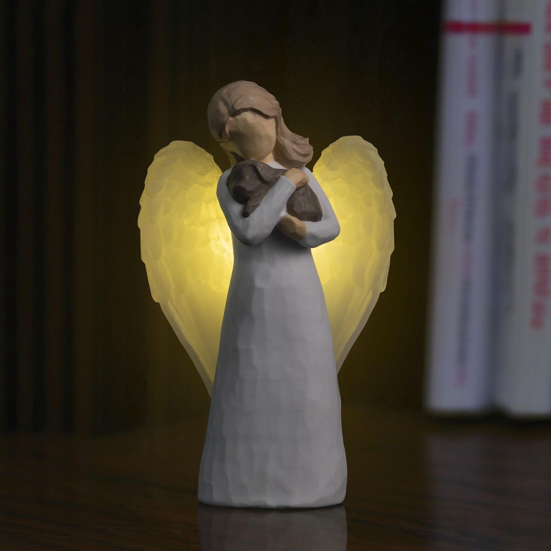 DecorSmart luz recuerdo alas: iluminación cálida que acompaña momentos de duelo y memoria.