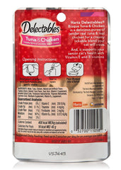 Delectables premio diario para gatos mayores, presentación conveniente en bolsita individual.