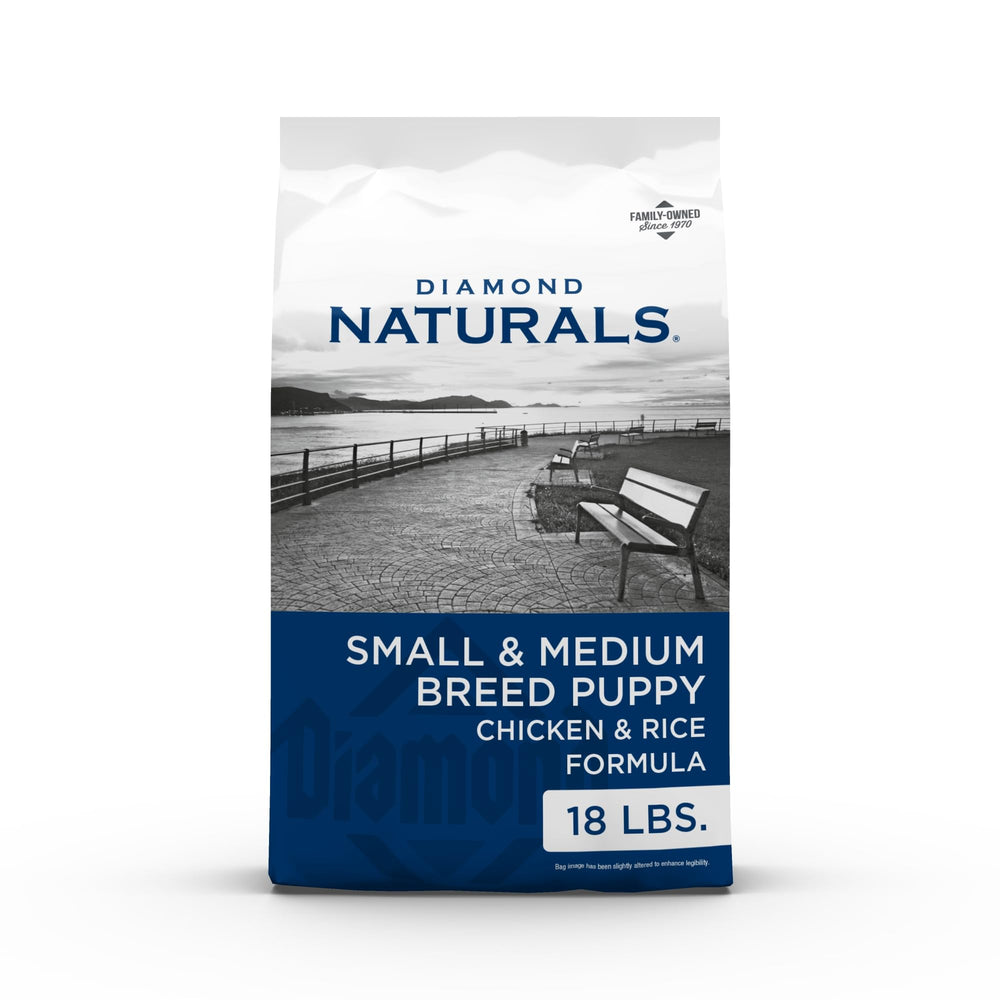Diamond Naturals Puppy con pollo real en bolsa, apoya desarrollo y nutrición de cachorros.