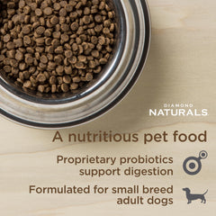 Diamond Naturals Small Breed pollo real como ingrediente principal para nutrición equilibrada.